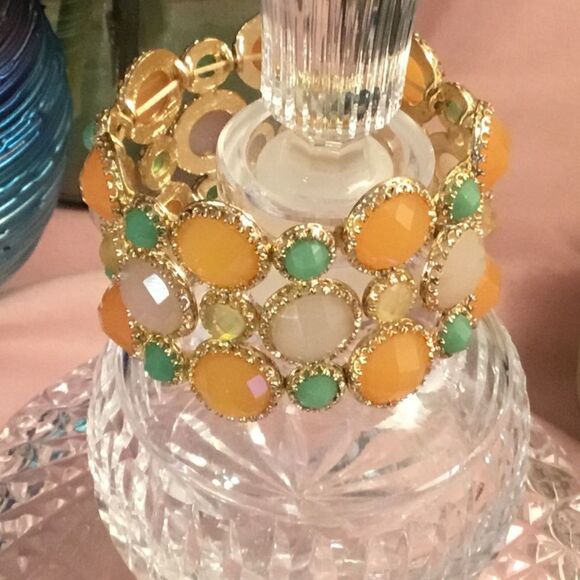 New Without Tags Sherbet Colored Stretch Goldtone Bracelet - Picture 4 of 5
